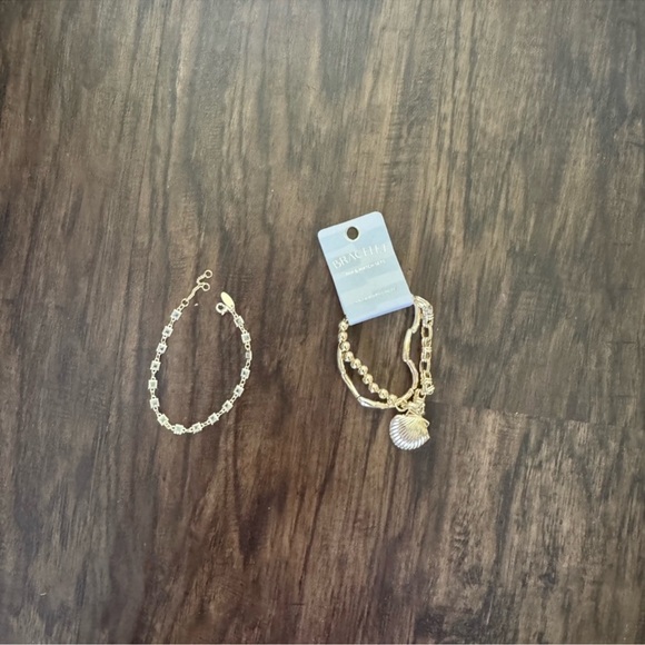 Anthropologie Gold Bracelet Set with Shell Charm - Picture 2 of 11
